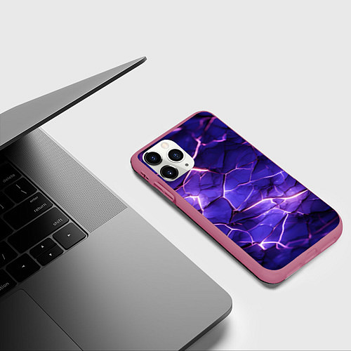 Чехол iPhone 11 Pro матовый Фиолетовая разбитая текстура / 3D-Малиновый – фото 3