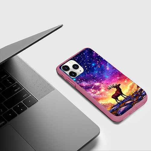 Чехол iPhone 11 Pro матовый Лось и звездное небо / 3D-Малиновый – фото 3