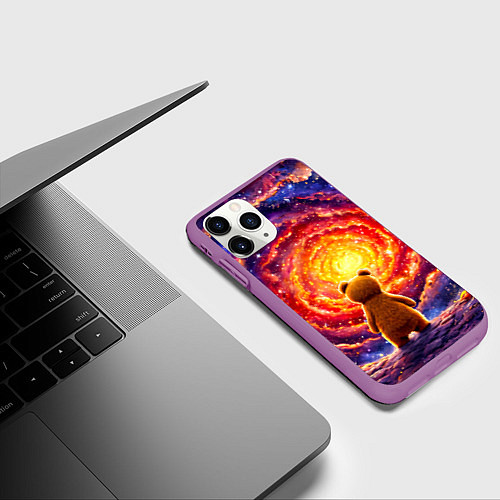 Чехол iPhone 11 Pro матовый Медвежонок смотрит в космос / 3D-Фиолетовый – фото 3