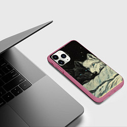 Чехол iPhone 11 Pro матовый Черный волк и белая волчица, цвет: 3D-малиновый — фото 2