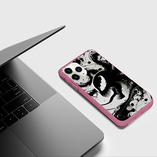 Чехол iPhone 11 Pro матовый Морда свирепого симбиота - нейроарт / 3D-Малиновый – фото 3