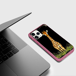Чехол iPhone 11 Pro матовый Жираф на черном, цвет: 3D-малиновый — фото 2