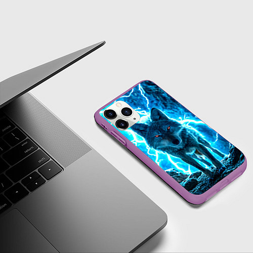 Чехол iPhone 11 Pro матовый Волк в разрядах молнии / 3D-Фиолетовый – фото 3