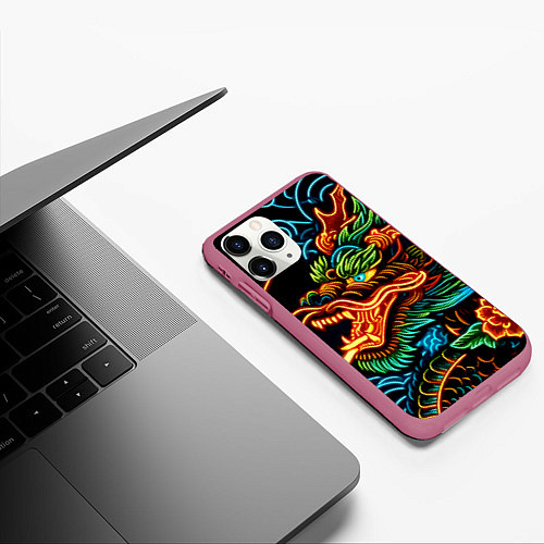 Чехол iPhone 11 Pro матовый Japanese neon dragon - irezumi / 3D-Малиновый – фото 3