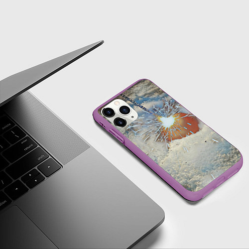 Чехол iPhone 11 Pro матовый Искрящийся мандарин на снегу / 3D-Фиолетовый – фото 3