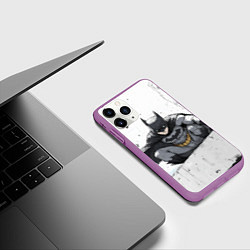 Чехол iPhone 11 Pro матовый Бэтмен наблюдает сверху, цвет: 3D-фиолетовый — фото 2