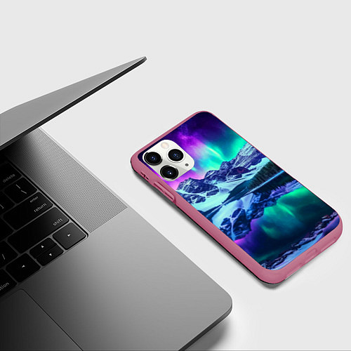 Чехол iPhone 11 Pro матовый Северное сияние над горами - неоновое свечение / 3D-Малиновый – фото 3