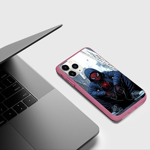 Чехол iPhone 11 Pro матовый Человек-паук в кедах / 3D-Малиновый – фото 3