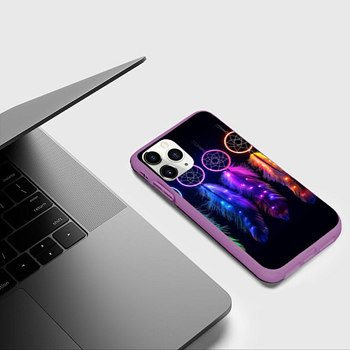 Чехол iPhone 11 Pro матовый Ловцы снов - свечение перьев / 3D-Фиолетовый – фото 3