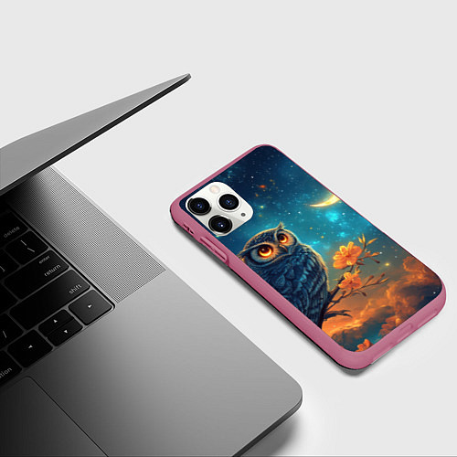Чехол iPhone 11 Pro матовый Сова на фоне ночного неба / 3D-Малиновый – фото 3
