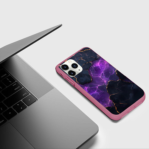 Чехол iPhone 11 Pro матовый Фиолетовый разлом с молниями / 3D-Малиновый – фото 3