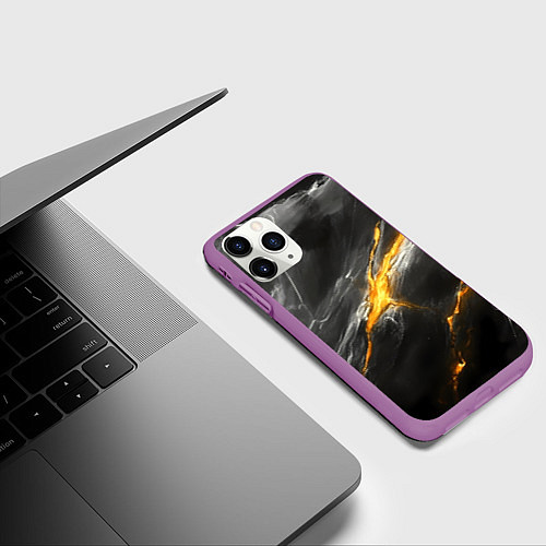 Чехол iPhone 11 Pro матовый Серая текстура с золотым разломом / 3D-Фиолетовый – фото 3