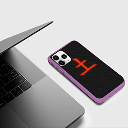 Чехол iPhone 11 Pro матовый Красная суббота японским иероглифом на фоне лабири, цвет: 3D-фиолетовый — фото 2