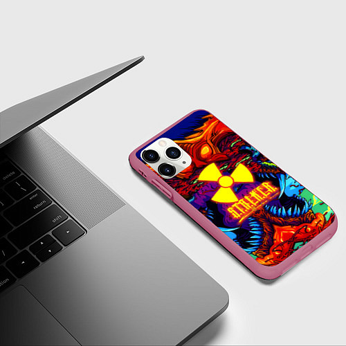 Чехол iPhone 11 Pro матовый Stalker монстр чернобыля / 3D-Малиновый – фото 3