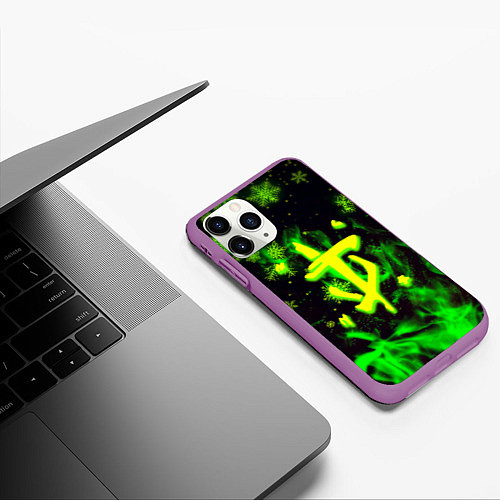 Чехол iPhone 11 Pro матовый Doom кислотный снег в огне лого / 3D-Фиолетовый – фото 3