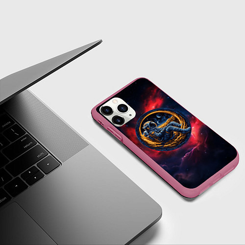 Чехол iPhone 11 Pro матовый Космонавт сидит в луне / 3D-Малиновый – фото 3