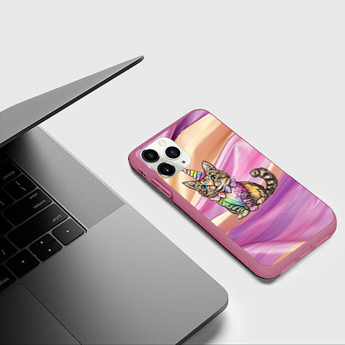 Чехол iPhone 11 Pro матовый Котенок в костюме единорога / 3D-Малиновый – фото 3