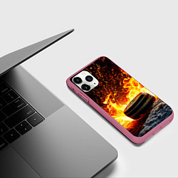 Чехол iPhone 11 Pro матовый Шайба в огне, цвет: 3D-малиновый — фото 2