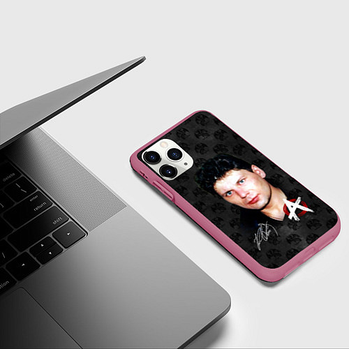Чехол iPhone 11 Pro матовый Юрий Хой из Сектор газа / 3D-Малиновый – фото 3