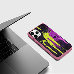Чехол iPhone 11 Pro матовый Желтая и фиолетовая краска на черном, цвет: 3D-малиновый — фото 2