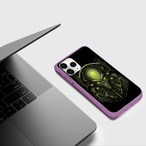 Чехол iPhone 11 Pro матовый Зеленый чужой / 3D-Фиолетовый – фото 3