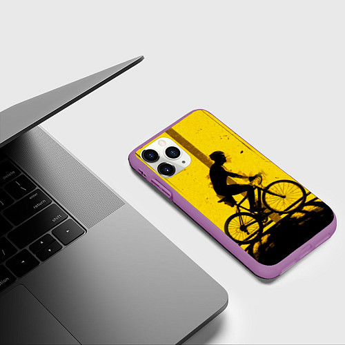 Чехол iPhone 11 Pro матовый Триатлонист на желтом / 3D-Фиолетовый – фото 3