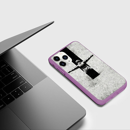Чехол iPhone 11 Pro матовый Фехтовальщик с двумя рапирами / 3D-Фиолетовый – фото 3