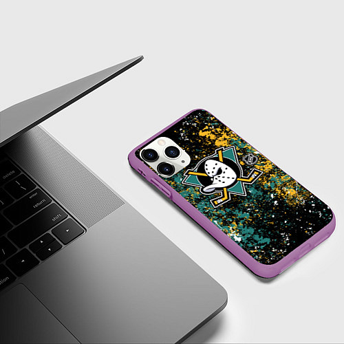 Чехол iPhone 11 Pro матовый Anaheim Ducks NHL black / 3D-Фиолетовый – фото 3