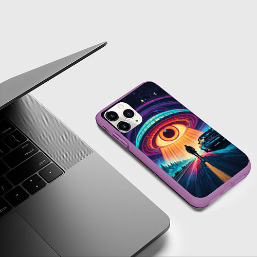 Чехол iPhone 11 Pro матовый НЛО в форме глаза и человек на дороге / 3D-Фиолетовый – фото 3