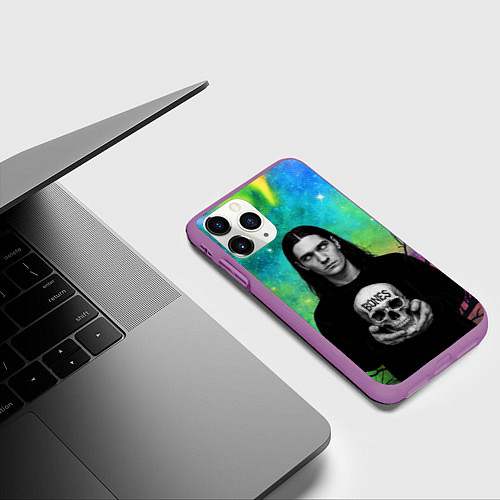 Чехол iPhone 11 Pro матовый Bones без зрачков держит череп в руках / 3D-Фиолетовый – фото 3