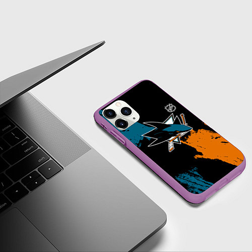 Чехол iPhone 11 Pro матовый Сан Хосе Шаркс - два цвета / 3D-Фиолетовый – фото 3