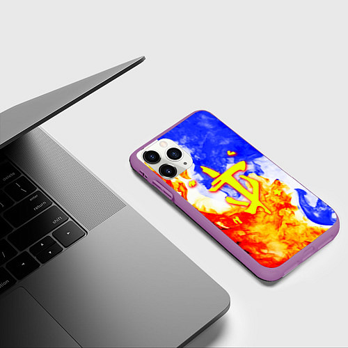 Чехол iPhone 11 Pro матовый Doom битва огня / 3D-Фиолетовый – фото 3