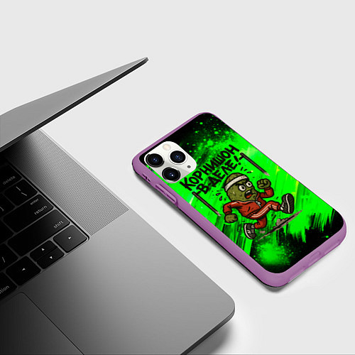 Чехол iPhone 11 Pro матовый Корнишон в деле - спортсмен / 3D-Фиолетовый – фото 3
