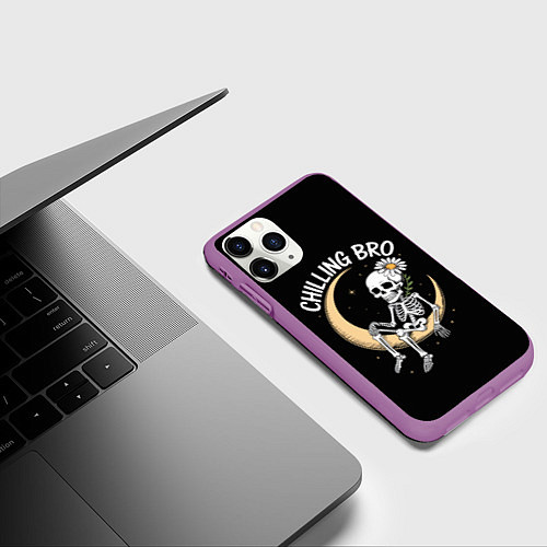 Чехол iPhone 11 Pro матовый Скелет с ромашкой сидит на полумесяце / 3D-Фиолетовый – фото 3
