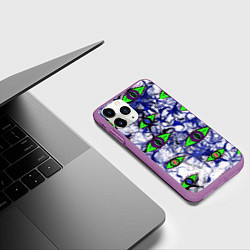 Чехол iPhone 11 Pro матовый Пронзительный жуткий паттерн с взглядом глаз, цвет: 3D-фиолетовый — фото 2