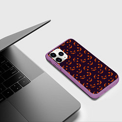 Чехол iPhone 11 Pro матовый Страшно веселый Halloween - паттерн, цвет: 3D-фиолетовый — фото 2