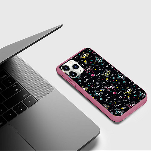 Чехол iPhone 11 Pro матовый Паттерн с черепами и геометрическими фигурами в ст / 3D-Малиновый – фото 3