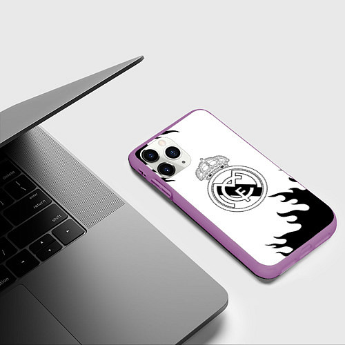 Чехол iPhone 11 Pro матовый Реал Мадрид черный огонь / 3D-Фиолетовый – фото 3