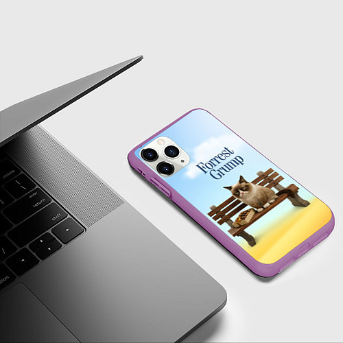 Чехол iPhone 11 Pro матовый Пародия Форрест Гамп - кот на скамейке / 3D-Фиолетовый – фото 3