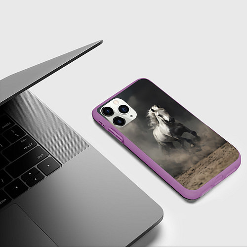 Чехол iPhone 11 Pro матовый Белая лошадь скачет по полю / 3D-Фиолетовый – фото 3