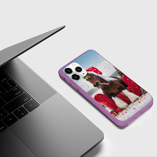 Чехол iPhone 11 Pro матовый Новогодний конь / 3D-Фиолетовый – фото 3
