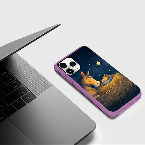 Чехол iPhone 11 Pro матовый Лошадка спит с жеребенком / 3D-Фиолетовый – фото 3
