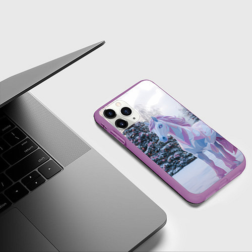 Чехол iPhone 11 Pro матовый Геометрическая новогодняя лошадка / 3D-Фиолетовый – фото 3