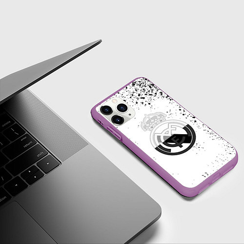 Чехол iPhone 11 Pro матовый Реал Мадрид черно белые краски / 3D-Фиолетовый – фото 3