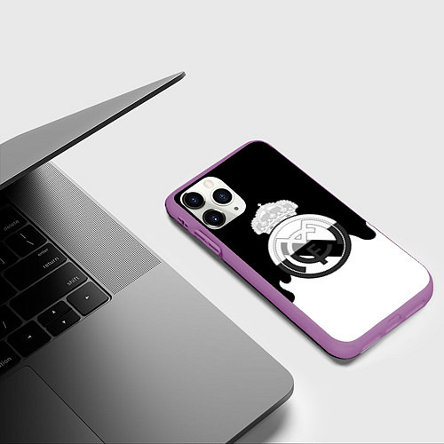 Чехол iPhone 11 Pro матовый Реал Мадрид огонь белый / 3D-Фиолетовый – фото 3