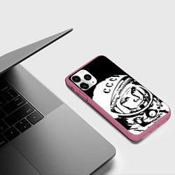 Чехол iPhone 11 Pro матовый Гагарин, цвет: 3D-малиновый — фото 2