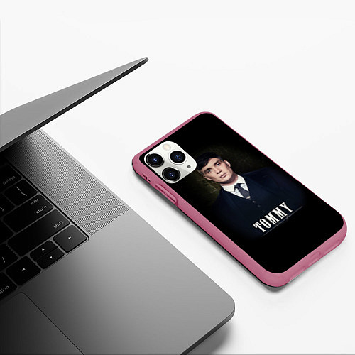 Чехол iPhone 11 Pro матовый Peaky Tommy / 3D-Малиновый – фото 3