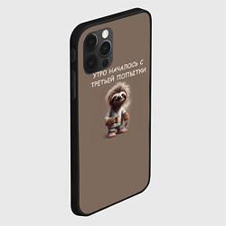 Чехол для iPhone 12 Pro Max Ленивец с кружкой кофе: утро началось с третьей по, цвет: 3D-черный — фото 2