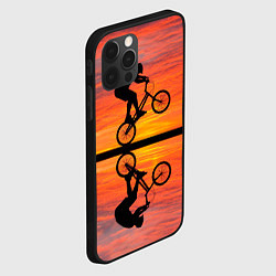 Чехол для iPhone 12 Pro Велосипедист в отражении, цвет: 3D-черный — фото 2
