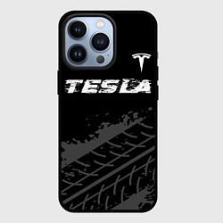 Чехол iPhone 13 Pro Tesla speed на темном фоне со следами шин посереди